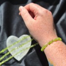 Peridott Chips Armbånd (JUSTERBAR) thumbnail