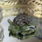 Edderkopp på blad - Fruit Jasper & Serpentin #2 thumbnail