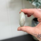 Grønn Månestein Håndstein #1 (Garnieritt) thumbnail