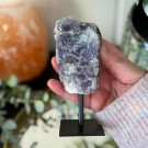 Regnbue Fluoritt Råstein På Stativ thumbnail