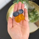 Fluoritt Tromlet - Blå eller Gul (Velg Variant) thumbnail