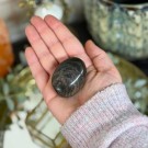 Svart Månestein Håndstein #3 thumbnail