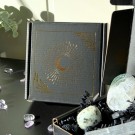 Vel Unt's Moonlight Crystal Collection - Krystallgave i Måneboks thumbnail