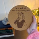 Vel Unt's Aggressive Gryteunderlag - Ser søt ut, men banner jævlig mye.  thumbnail