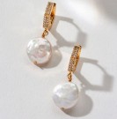 Luna Norte ~ Seaborn Coin Perlemor CZ Huggie Øredobber  thumbnail