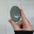 Glitrende Sage Aventurin Håndstein #2 (Aventurin med mica) thumbnail