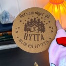 Vel Unt's Gryteunderlag - Det som skjer på hytta, blir på hytta thumbnail