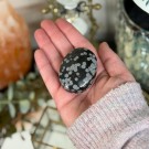 Snøfnugg Obsidian Håndstein #1 thumbnail