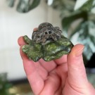 Edderkopp på blad - Fruit Jasper & Serpentin #2 thumbnail
