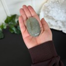 Glitrende Sage Aventurin Håndstein #2 (Aventurin med mica) thumbnail