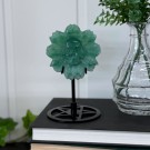 Death in Bloom - Hodeskalleblomst i Grønn Jordbærkvarts m/Pentagramstativ thumbnail