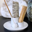 3-i-1 Hvit Røkelsesholder i Keramikk - Salvie, Palo Santo & Røkelsespinne thumbnail
