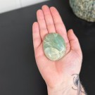 Grønn Månestein Håndstein #3 (Garnieritt) thumbnail