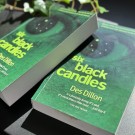 Six Black Candles av Des Dillon thumbnail