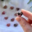 Rhodonitt Miniatyr Hjerter thumbnail