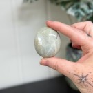 Grønn Månestein Håndstein #1 (Garnieritt) thumbnail