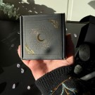 Vel Unt's Moonlight Crystal Collection - Krystallgave i Måneboks thumbnail