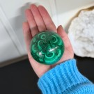 Nydelig Malakitt Krystallkule (711g/7,1cm) - Svart holder medfølger thumbnail