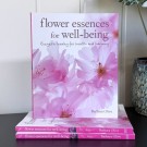 Flower Essences For Well-Being - Blomsteressenser for balanse, ro og harmoni thumbnail