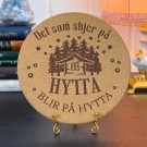 Vel Unt's Gryteunderlag - Det som skjer på hytta, blir på hytta thumbnail