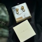 Luna Norte ~ Dolce Cuore Charm Huggie Hoop Øredobber - Perlemor  thumbnail