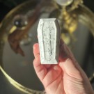 Hovelitt Kiste med Flaggermus  thumbnail