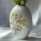 GJENBRUKS-SKATT: Nydelig Blomstervase m/gule blomster thumbnail