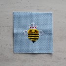 Kawaii Queen Bee mini korsstingsett i fyrstikkeske thumbnail