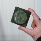 Frosk med Blad i Grønn Serpentin m/roterende base #1 thumbnail