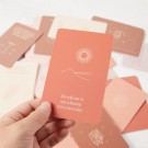 Motherhood Affirmasjonskort ~ 60 påminnelser til mammahjertet thumbnail