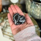 Chunky Snøfnugg Obsidian Hjerte #2 thumbnail