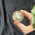 Bergkrystall Kule med Hematitt & Limonitt (Flammekvarts & Golden Healer) thumbnail