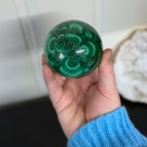 Nydelig Malakitt Krystallkule (711g/7,1cm) - Svart holder medfølger thumbnail