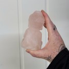 Rosenkvarts Buddha Figur, 458g thumbnail