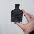 Poison Bottle - Giftflaske i Granat & Arfvedsonitt thumbnail