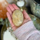 Stor Creamy Hvit Månestein Håndstein #4 thumbnail