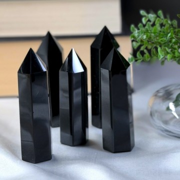 Svart Obsidian Tårn 8-9cm