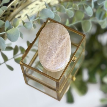 Hvit Månestein Håndstein #3**