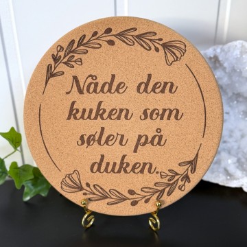 Aggressive Gryteunderlag - Nåde den kuken som søler på duken.