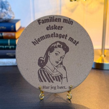 Vel Unt's Aggressive Gryteunderlag - Familien min elsker hjemmelaget mat. Har jeg hørt.